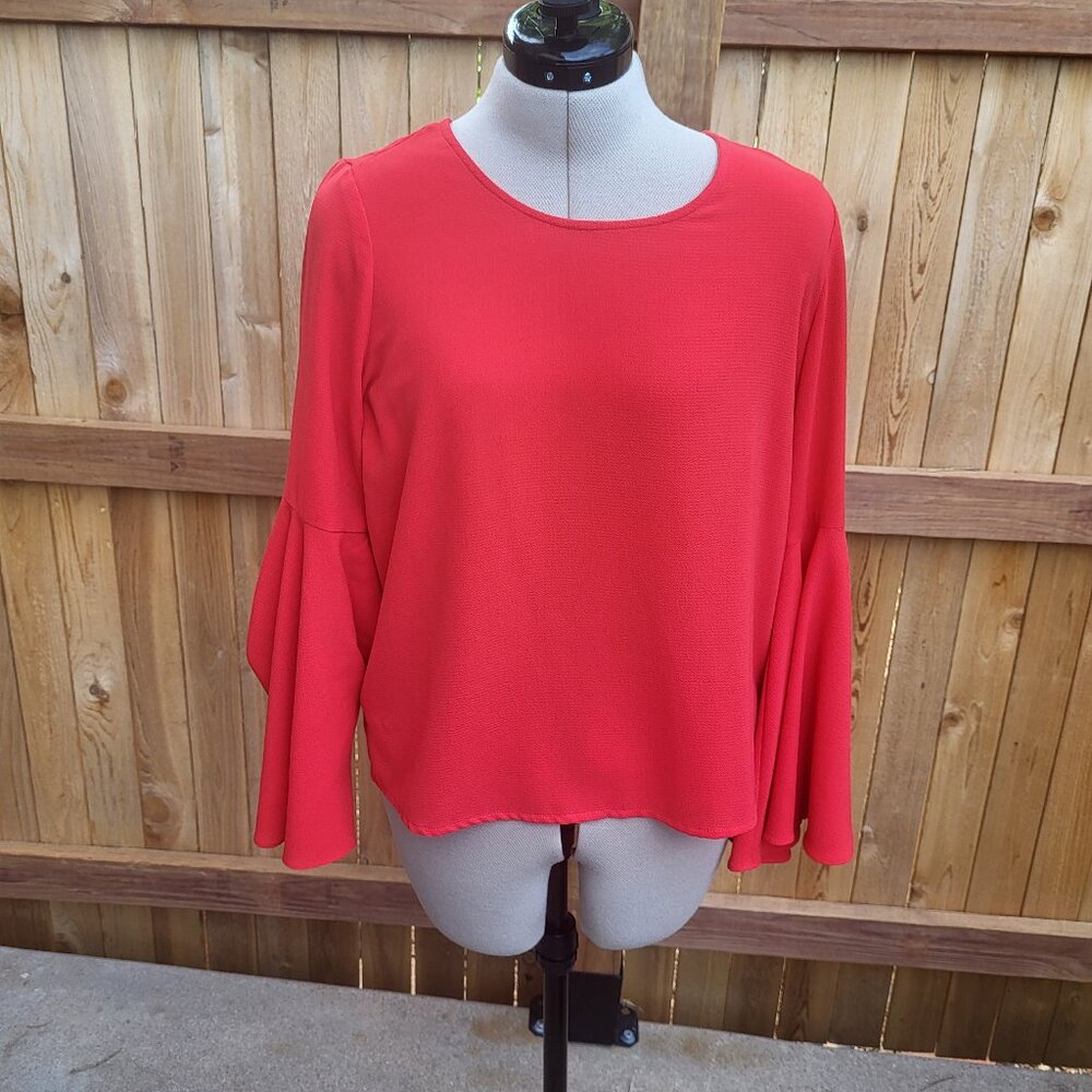 Vince Camuto women's red bell long sleeve top size Small